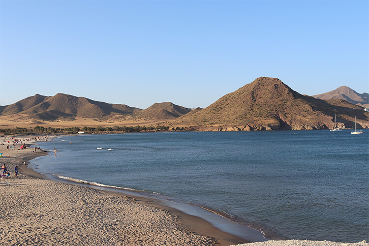 playas de cabo de gata excursiones en piragua y kayak playa larga